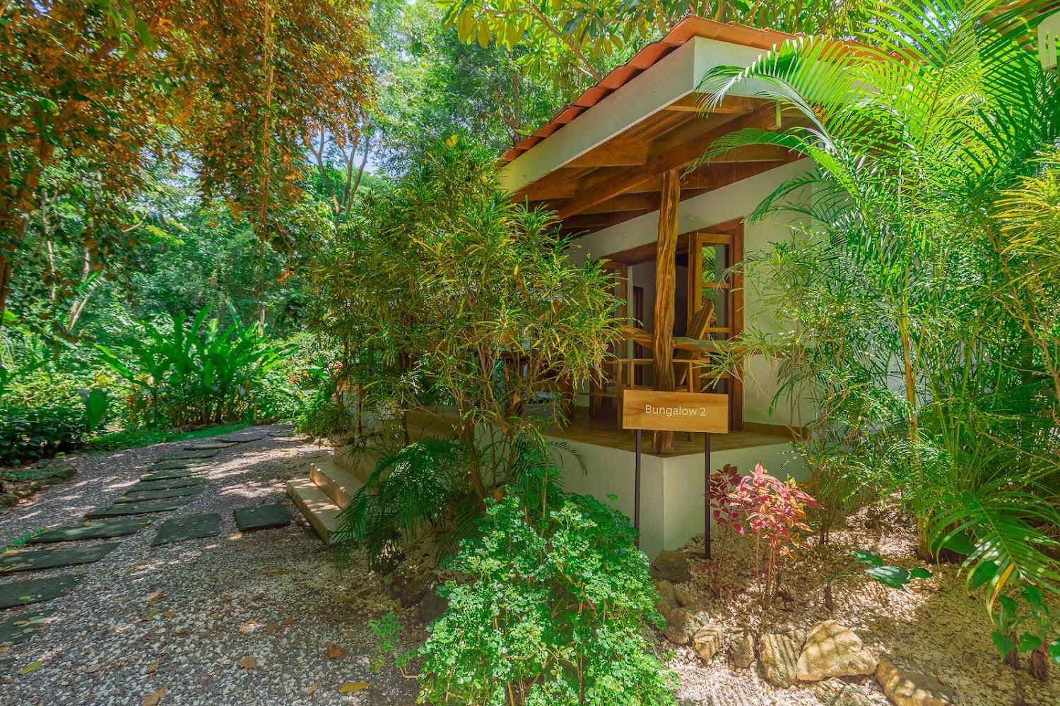 Makanas Beach Bungalows