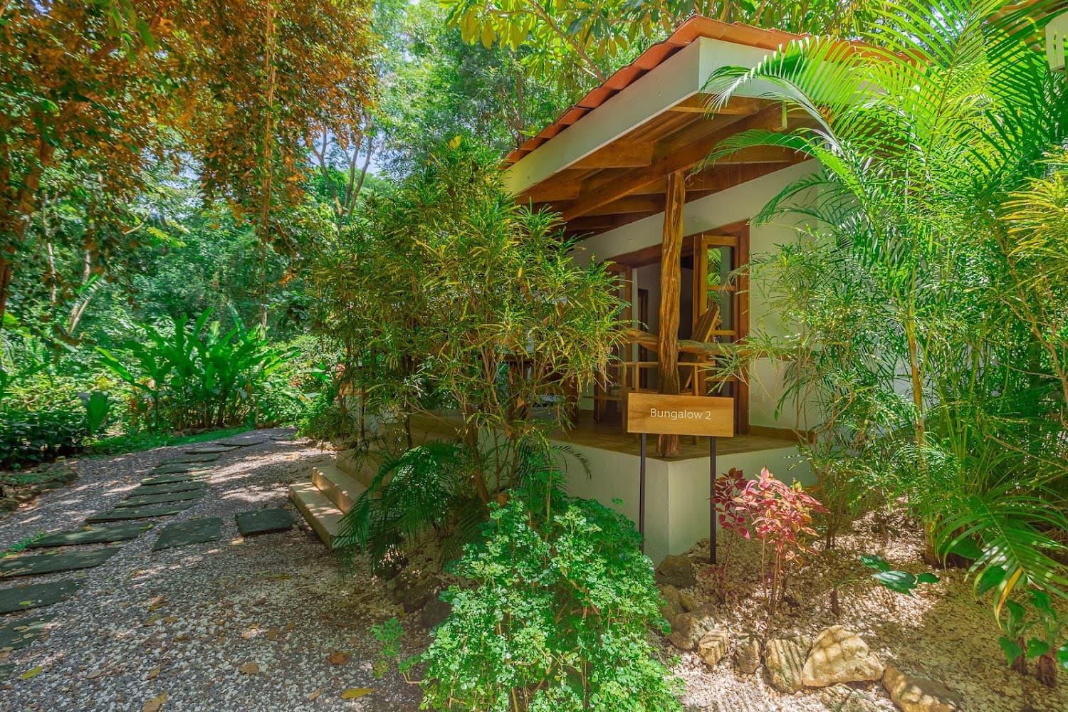 Makanas Beach Bungalows
