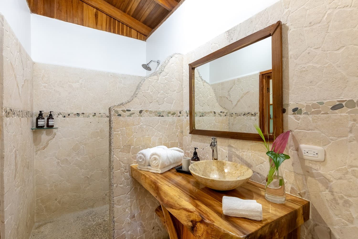 Makanas Beach Bungalows photo 3